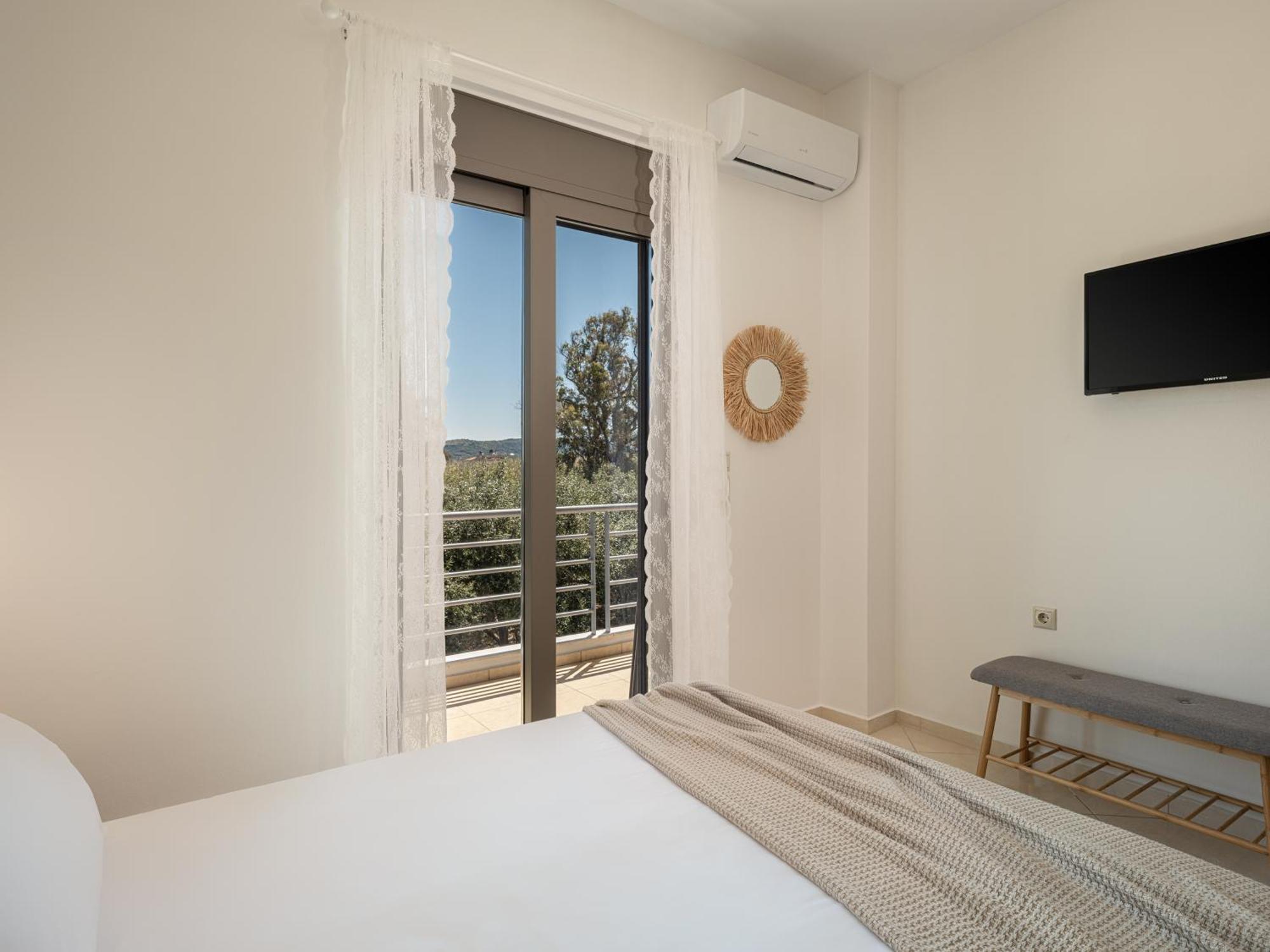 Sol Luxury Apartment - Close To The Beach With A Private Mini Pool Ханья Экстерьер фото